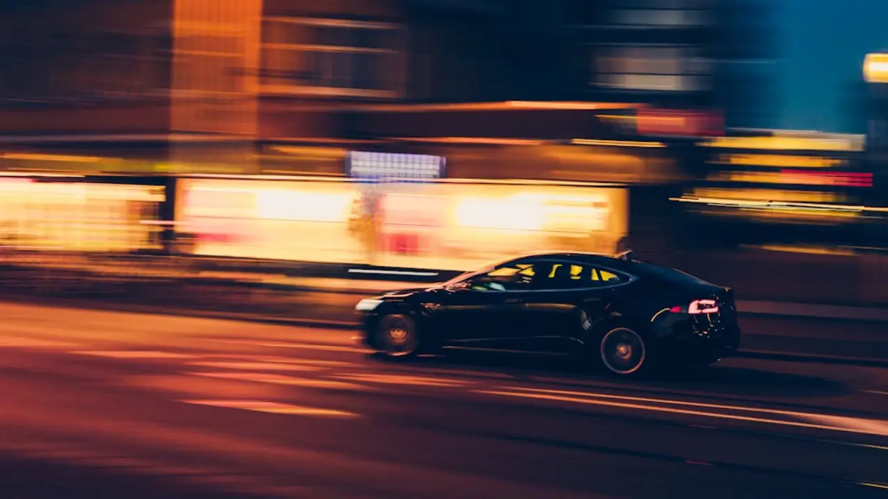 car keys, documents, and calculator illustrating driving record and auto insurance cost analysis